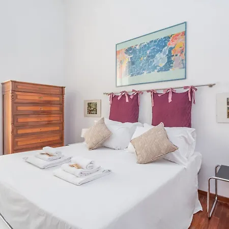 Spanish Steps Purple Retreat * Ρώμη