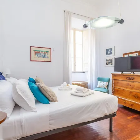 Spanish Steps Purple Retreat * Ρώμη